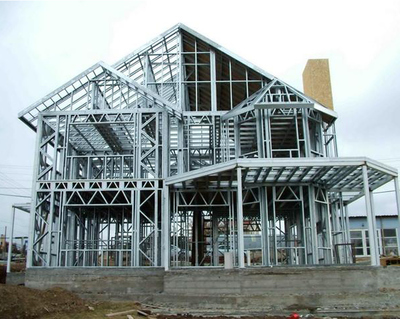 為何輕鋼別墅龍骨機行業仍處觀望態勢？建筑材料的視角分析